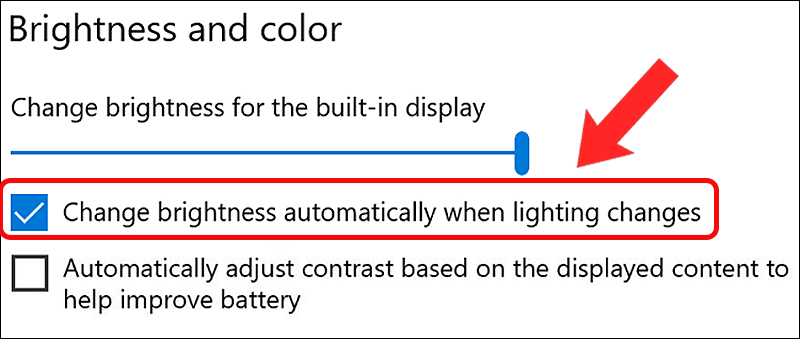 Tick vào Change brightness automatically when lighting changes