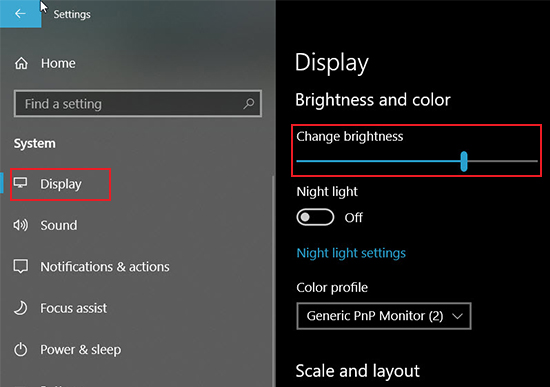 chọn tab Display và Change brightness sau đó kéo thanh gạt để điều chỉnh độ sáng.