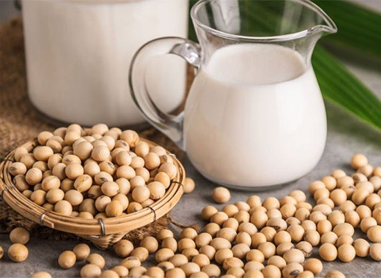 Pha sữa đậu n&agrave;nh bằng sữa tươi