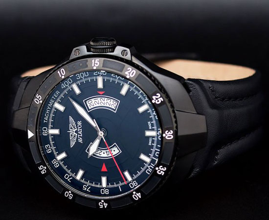 MIG-29 GMT Là dòng Quartz (chạy bằng pin) với đường kính 45mm, khả năng chống nước 10 ATM, mặt kính Sapphire chống trầy và vỏ được làm bằng thép không gỉ.