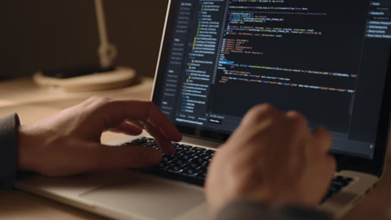 Hãy chọn mẫu laptop có bàn phím nhỏ gọn, độ nảy phím tốt và tiếng kêu không quá ồn