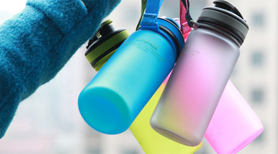 b&igrave;nh nhựa đa dạng m&agrave;u sắc, kiểu d&aacute;ng