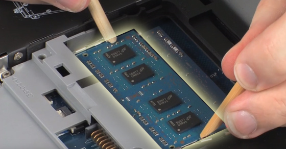 Hướng dẫn chi tiết cách tháo RAM trên laptop