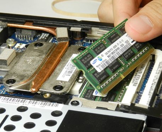 Xem RAM có tương thích với bo mạch chủ không.