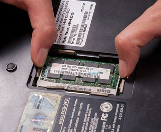 RAM bị lỏng hoặc va chạm vào một vật khác