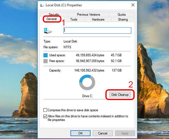 Bạn hãy nhấn Disk Cleanup trong tab General