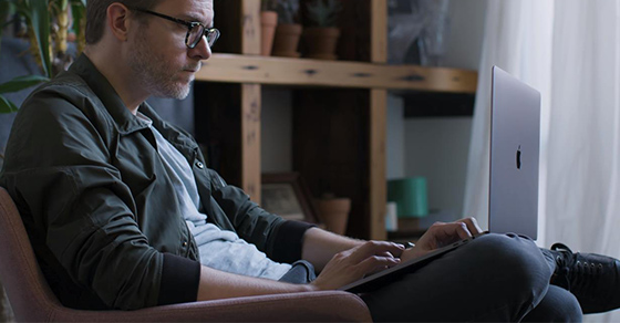 Khoảng cách hợp lý để xem tivi, dùng smartphone, máy tính là bao nhiêu?