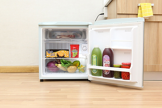 B&ecirc;n trong của tủ lạnh mini k&iacute;ch thước nhỏ gọn