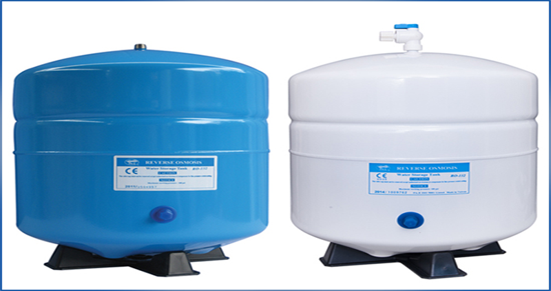 Hai mẫu thùng đựng nước có dung tích khoảng 10 lít