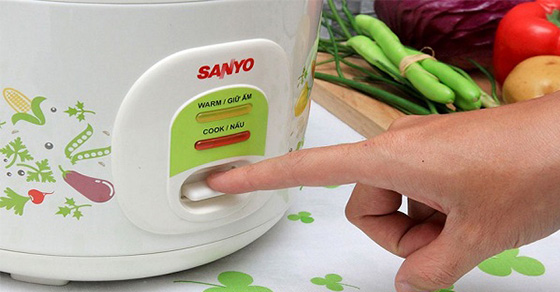 Để nồi cơm điện ở chế độ hâm (giữ ấm) qua đêm có tốn điện không?