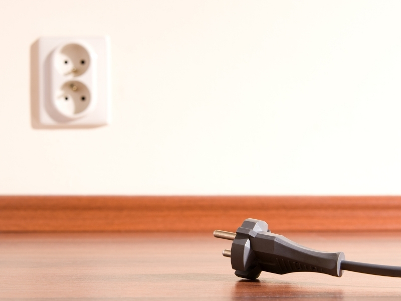 R&uacute;t ph&iacute;ch cắm gi&uacute;p tiết kiệm điện