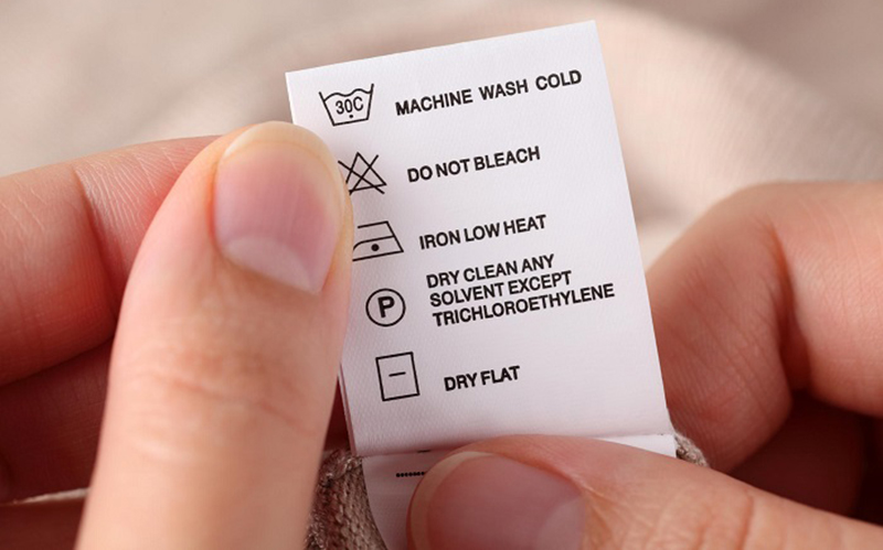 Cách giặt quần áo bằng máy giặt đúng cách, sạch sẽ, không bị phai màu