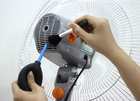 Kh&ocirc;ng vệ sinh quạt thường xuy&ecirc;n