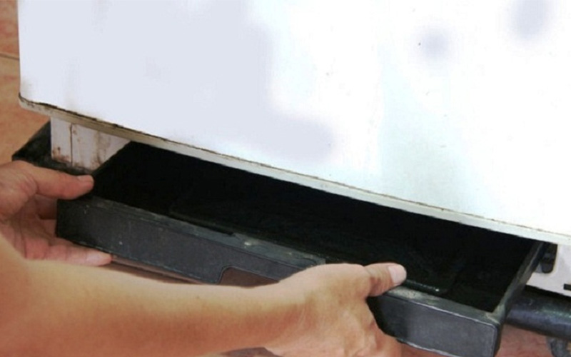 Khay chứa nước có vấn đề
