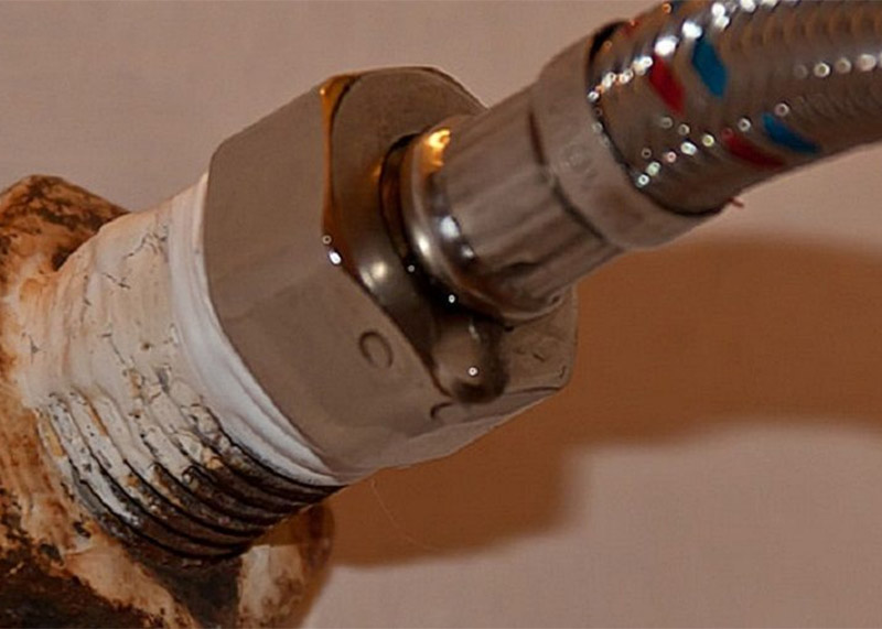 Đường ống cấp nước bị hỏng