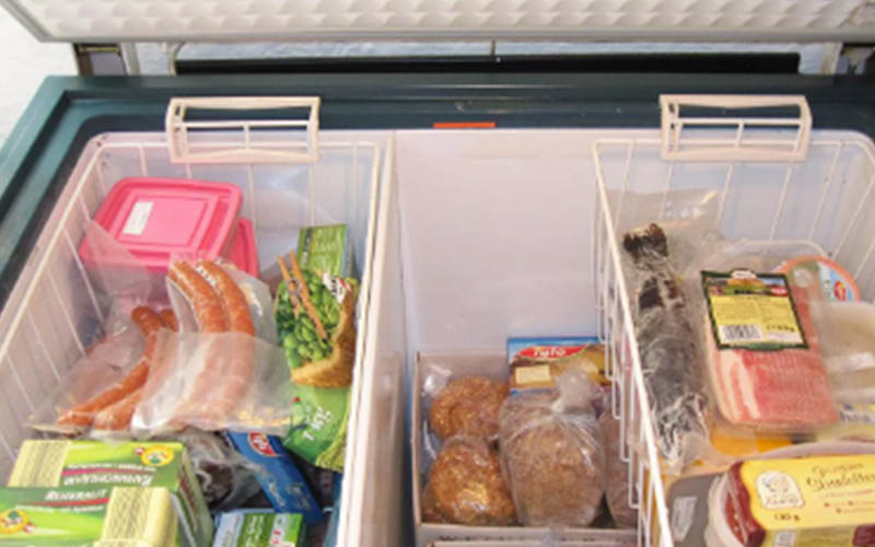 Sắp xếp khya, kệ và thực phẩm vào tủ