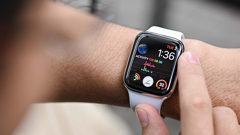 Smartband / smartwatch đang được bán trên các cửa hàng của Thế Giới Di Động và Điện máy XANH