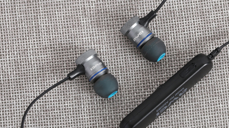 Tai nghe Awei được làm từ nhựa dẻo cao cấp 