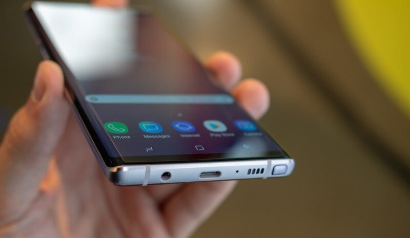 C&aacute;p sạc Samsung thiết kế gọn nhẹ, ph&ugrave; hợp để mang đi xa