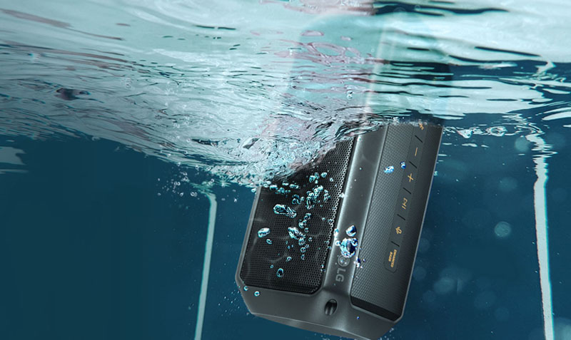 Ngoài ra, loa LG có khả năng kháng nước tốt 