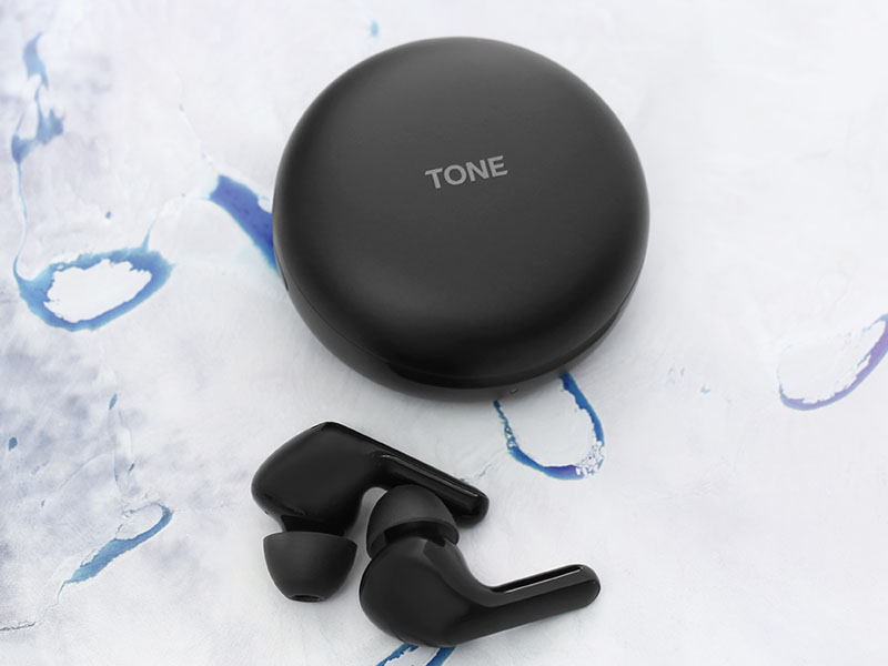 Phụ kiện LG có kiểu dáng đơn giản nhưng không kém phần sang trọng