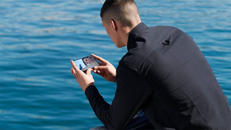 Màn hình Sunlight Super AMOLED thích ứng tốt với ánh sáng mặt trời