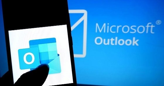 Làm thế nào để truy cập thông tin tài khoản trong Outlook trên máy tính?
