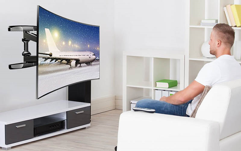Màn hình cong bất tiện hơn khi treo tường