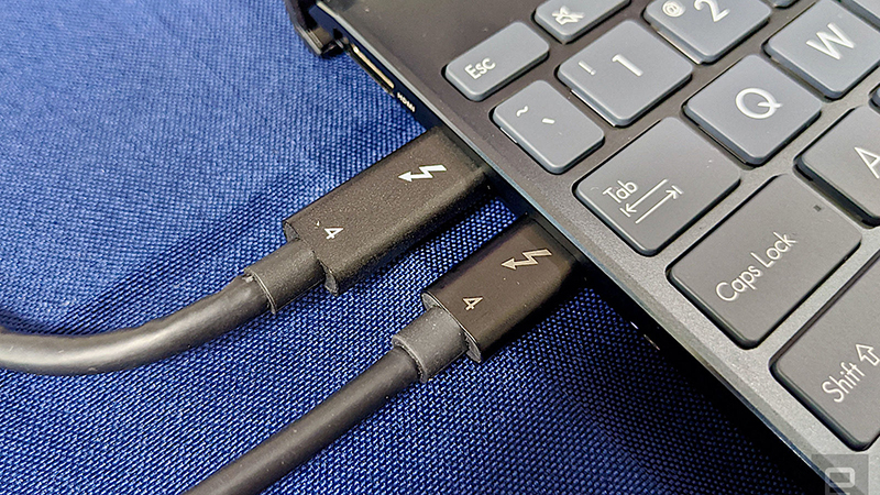 Cổng USB-C Thunderbolt thường có ký hiệu tia chớp để phân biệt với USB Type C