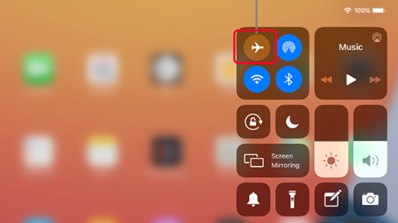 Bật chế độ máy bay cho iPad trong lúc sạc