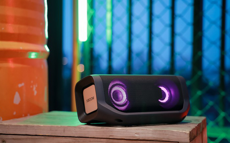 &Acirc;m thanh tản ra xung quanh để mọi người đều nghe được