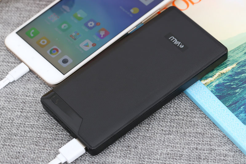  eValu PA Croco c&oacute; thiết kế đẹp mắt 