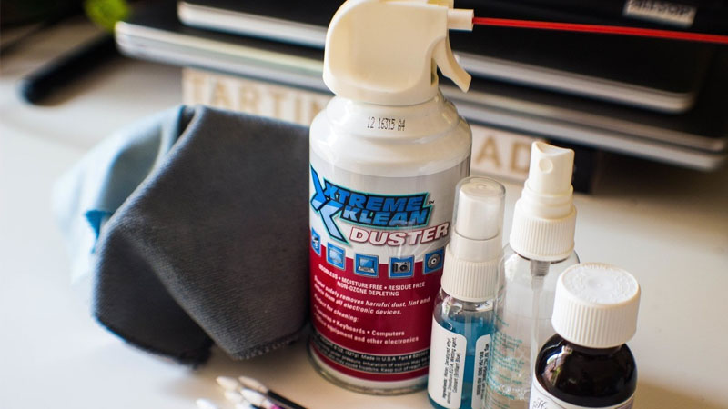 Chuẩn bị dụng cụ vệ sinh