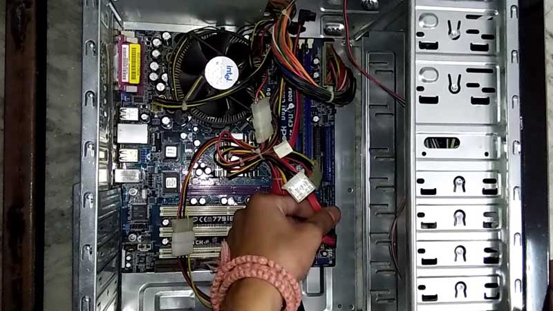 Gỡ các dây kết nối, dây điện