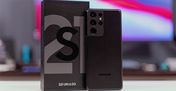 Mở hộp bộ 3 Galaxy S21 series: Samsung còn tặng kèm củ sạc, tai nghe?