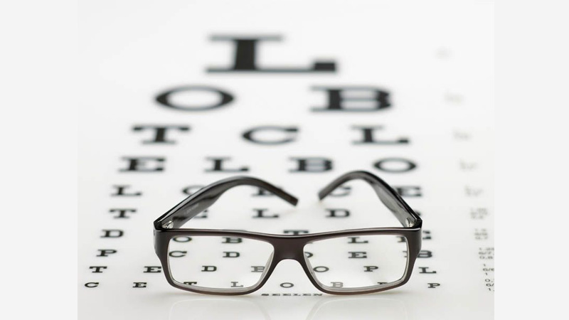 Đeo kính không đúng độ có hại mắt không? Cách nhận biết kính sai độ
