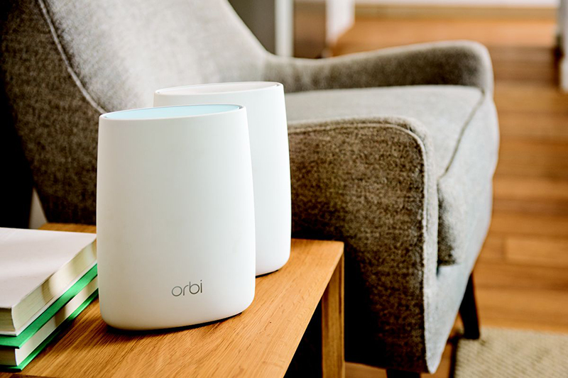 Hệ thống WiFi mesh của Netgear Orbi gi&uacute;p phủ s&oacute;ng internet cả căn nh&agrave;