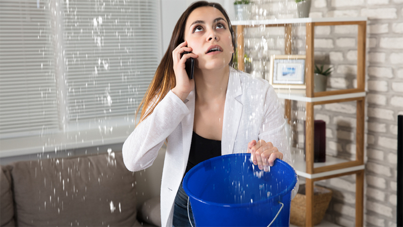 Lớp tuyết đông đá và rơi xuống gây nguy hiểm