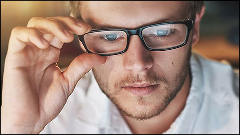 Đối tượng nào nên sử dụng mắt kính có chiết suất cao 