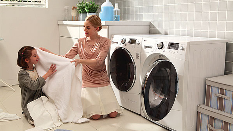 Không nên dùng chất tẩy mạnh khi giặt chăn mền