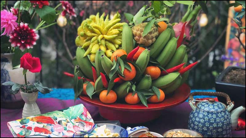 Mâm ngũ quả là khái niệm chỉ một mâm trái cây có chừng năm loại trái cây khác nhau thường