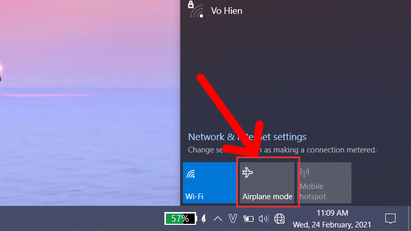 Nhấp v&agrave;o biểu tượng airplane mode