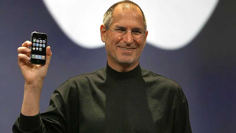Steve Jobs và iPhone 2