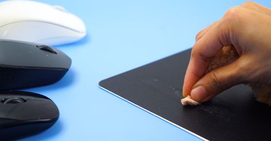 Hướng dẫn cách vệ sinh tấm lót chuột tại nhà đơn giản, hiệu quả