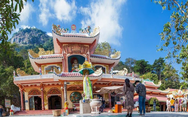 Linh Sơn Thánh mẫu núi Bà Đen