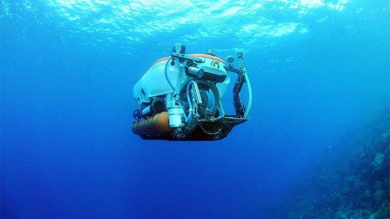 Một chiếc tàu ngầm thăm dò dưới biển