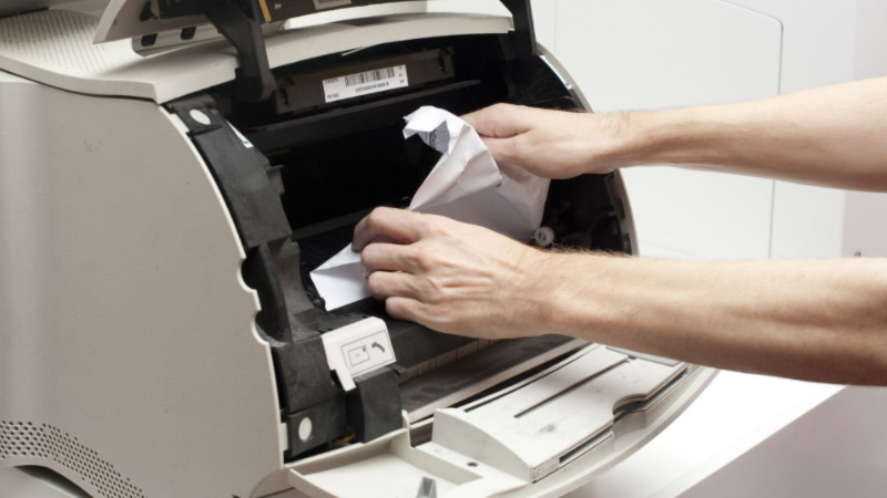 Có nhiều nguyên nhân khiến máy in báo kẹt giấy