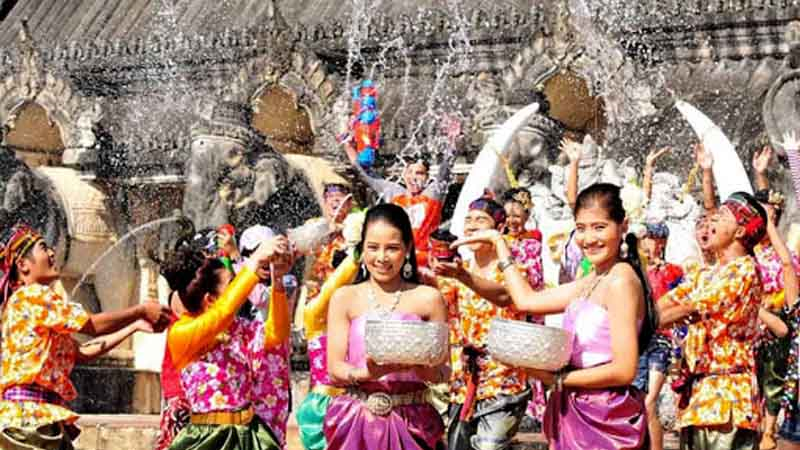 Lễ hội té nước Songkran ở Chiang Mai - Thái Lan