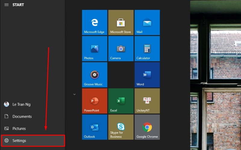 Chọn Settings ở Start Menu trên thanh Taskbar