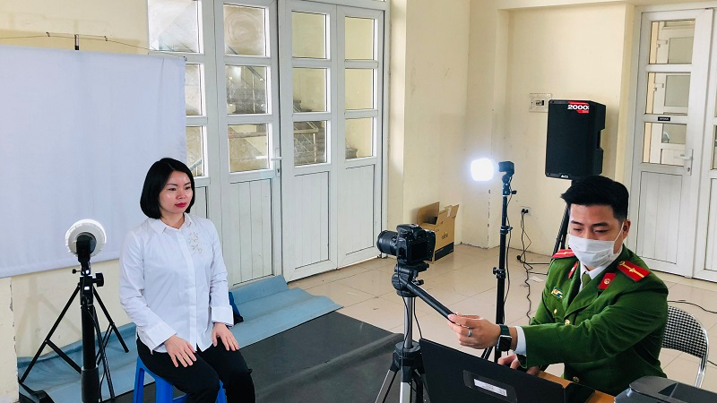 Đảm bảo trang điểm nhẹ nhàng khi chụp CCCD